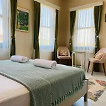 Garden Palace Boutique 2*