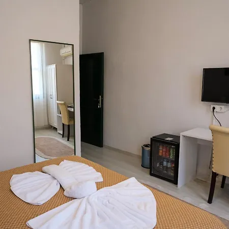 Garden Palace Hotel 2*